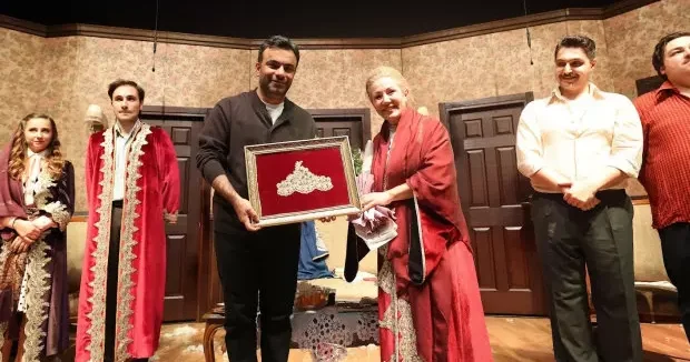 İstanbul haberleri Bağcılar da “Fatih’te Bir Konak” oyununun prömiyeri izleyicisiyle buluştu 11 Aralık 2025