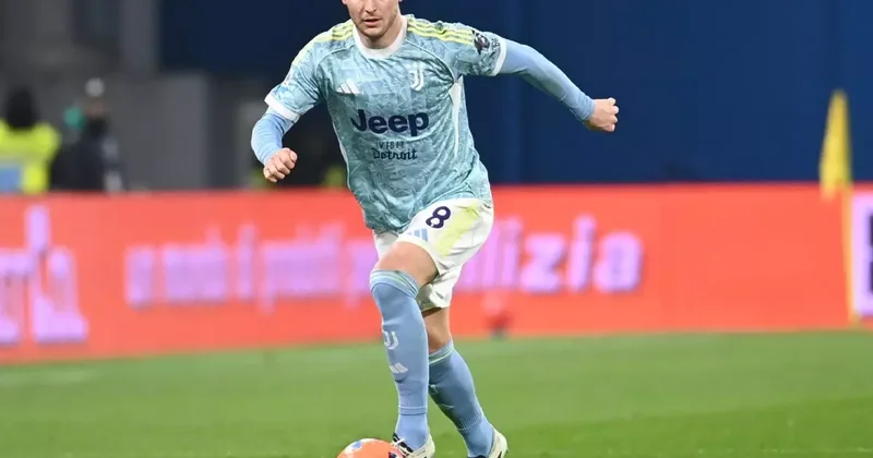 Hollandalı orta saha Galatasaray ın teklifini reddetti