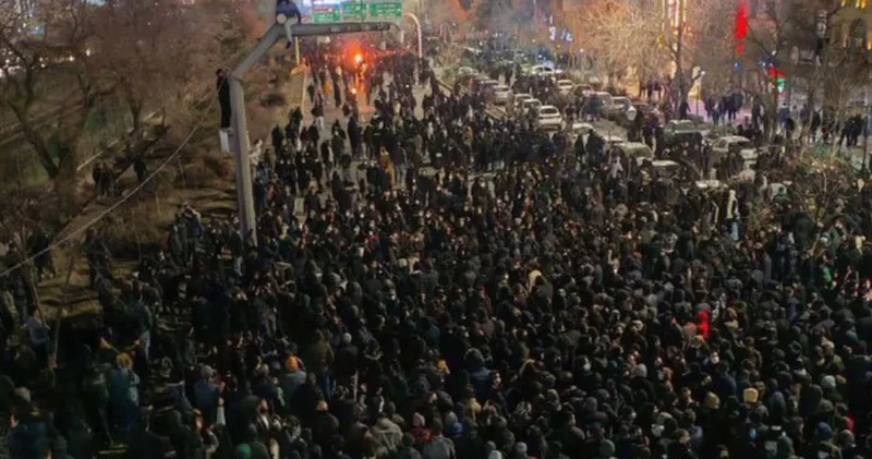 İran da protestolar sürüyor: Ölü sayısı 538 e yükseldi; İranlı yetkililer emniyet mensuplarının IŞİD yöntemlerini kullanan “şehirli teröristler” tarafından öldürüldüğünü iddia etti