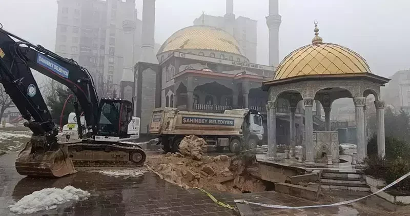 Gaziantep te caminin avlusunda çökme
