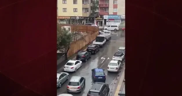 Eşinin arabayı parkedemediği anları paylaşan adam herkesi güldürdü