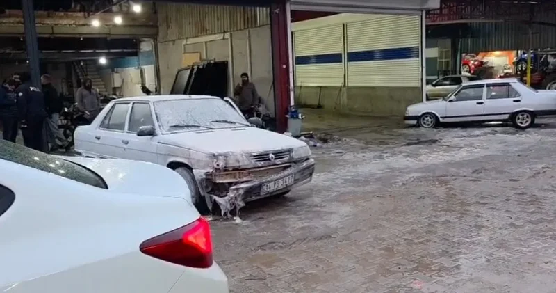 Oto elektrikçide facia! Sobaya atılan madde patladı: 1 i ağır 4 yaralı