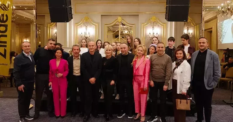 Zinde Yaşam Derneği ve öğrencilerden sokak hayvanları için ortak piyano konseri