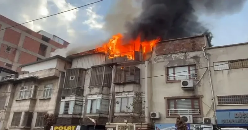 Çatı katında çıkan yangında 150 güvercin öldü