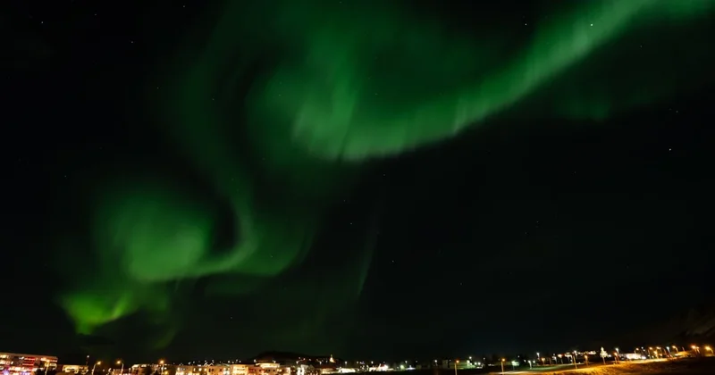 Kenti jeomanyetik fırtına vurdu, gökyüzü yemyeşil oldu Sözcü Gazetesi