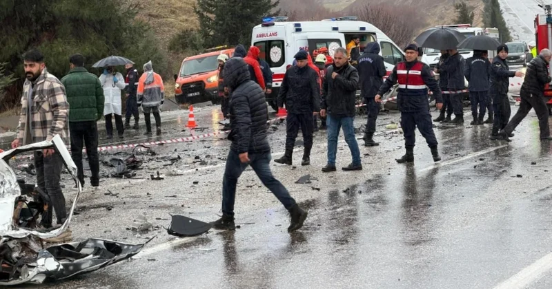 Adıyaman da katliam gibi kaza: 3 kişi hayatını kaybetti, yol trafiğe kapatıldı Sözcü Gazetesi