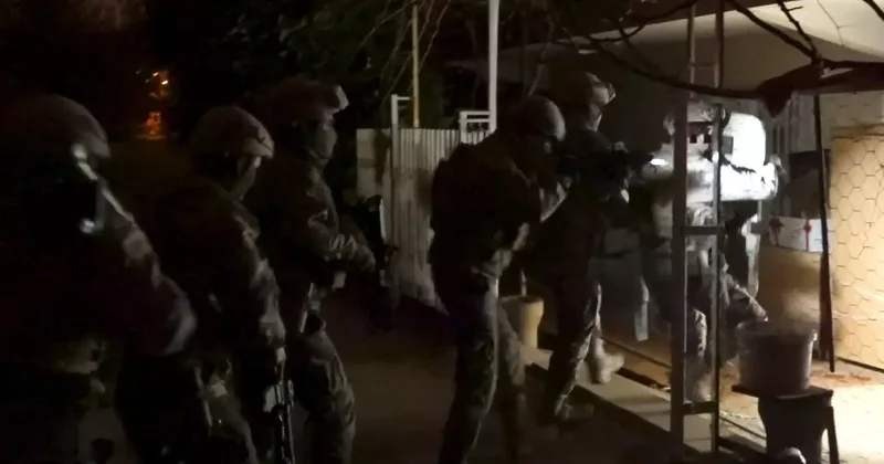 Antalya’da 20 ayrı adrese 150 personelle eş zamanlı operasyon