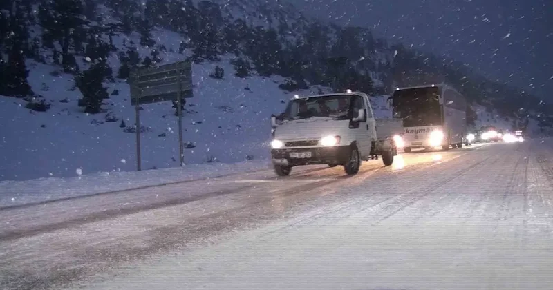 Antalya Konya kara yolunda kar etkisini artırdı