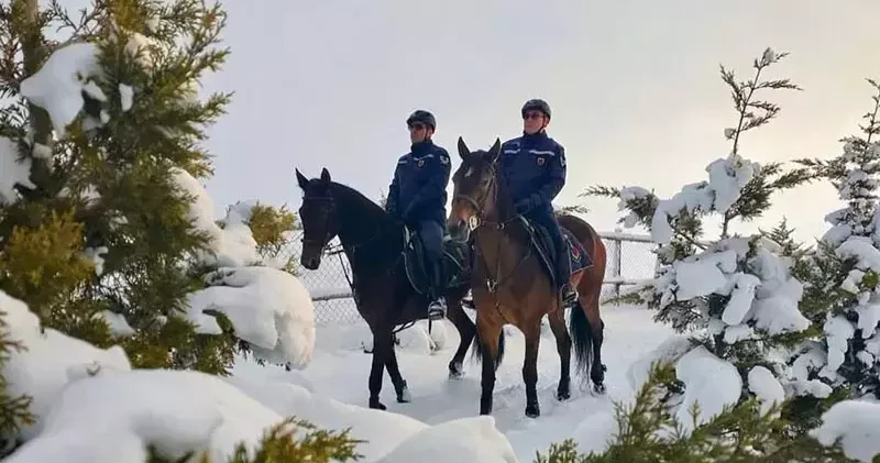 Atlı jandarma birlikleri, kaçak avcılara karşı devriye faaliyeti gerçekleştirdi