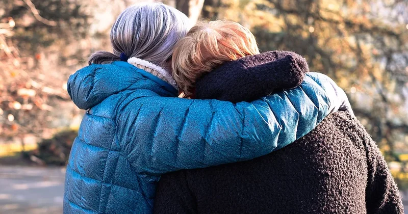 Facebook tan birbirini bulan kız kardeşler 50 yıl sonra kavuştu Sözcü Gazetesi