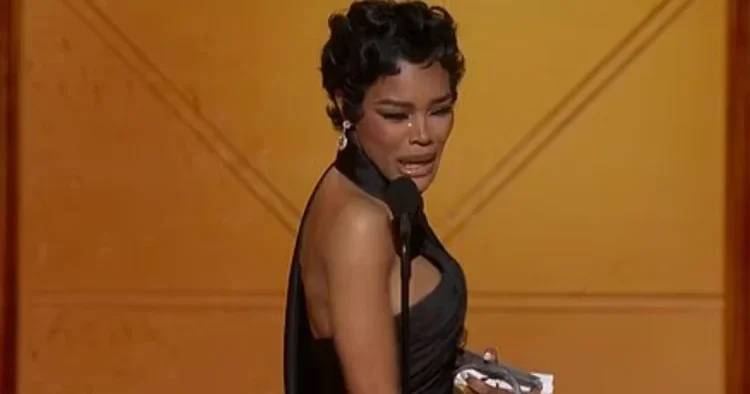 Bebeklerim, bebeklerim diye ağladı, ilk ödülünü aldı: İşte Altın Küre de en iyiler