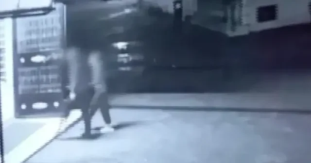 Eşi canına kast etti: Darp edilen kadın çocuğuyla birlikte camiye sığındı VİDEO İZLE