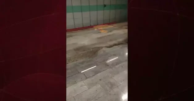 İstanbul da yağış metroyu da vurdu! Korkutan görüntülerin adresi Gayrettepe metro durağını