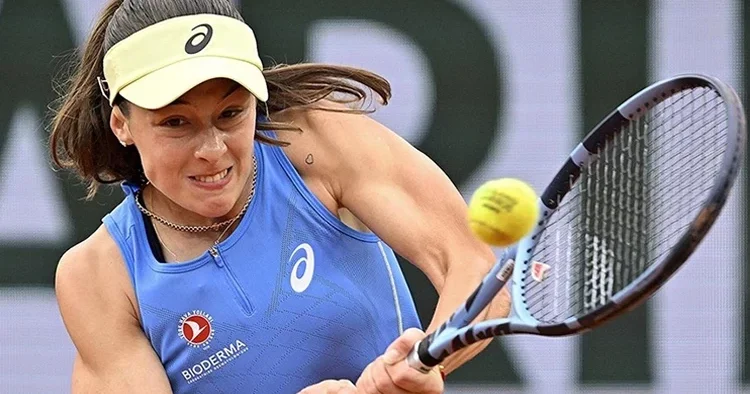 Zeynep Sönmez, Avustralya Açık elemelerinde 2. tura yükseldi!