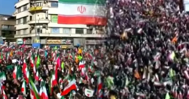 İran da gerilim tırmanıyor! Rejim karşıtlarıyla, destekçileri karşı karşıya