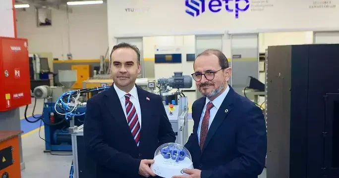 Bakan Kacır, Endüstriyel Tasarım ve Prototipleme Merkezini ziyaret etti