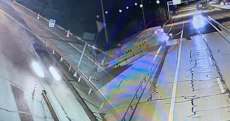 Otobanda ters yöne giren alkollü sürücü bariyere daldı; 2 kişi yaralandı Sözcü Gazetesi