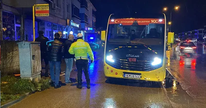 Bursa’da minibüsünün çarptığı anne ile kızı yaralandı