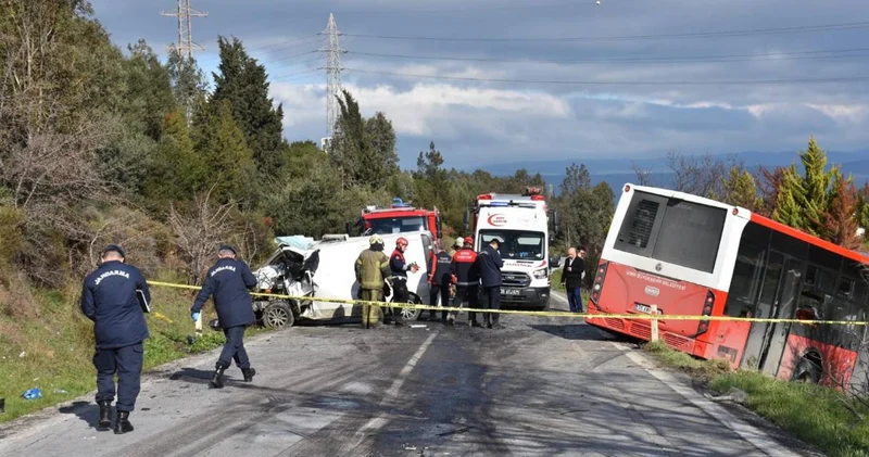 İzmir de otobüs ile panelvan çarpıştı: Ölü ve yaralılar var!