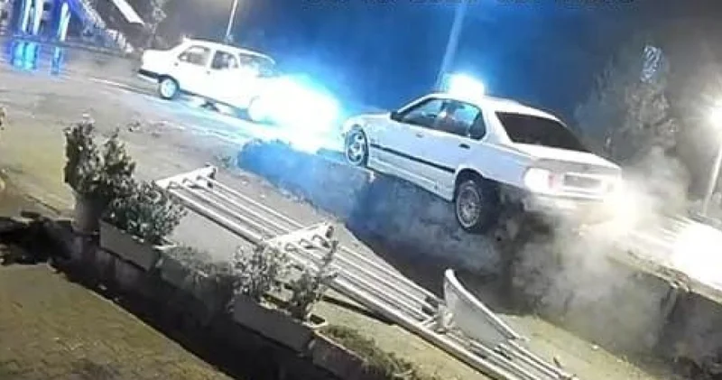 Son dakika: Kaza yapınca aracını bırakıp gitti: O anlar kameraya yansıdı Son dakika haberleri