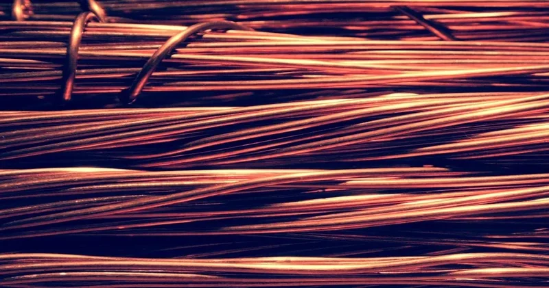 Elektroniğin kalbi bakır küresel kıtlıkla karşı karşıya: Bakır fiyatları uçuyor!