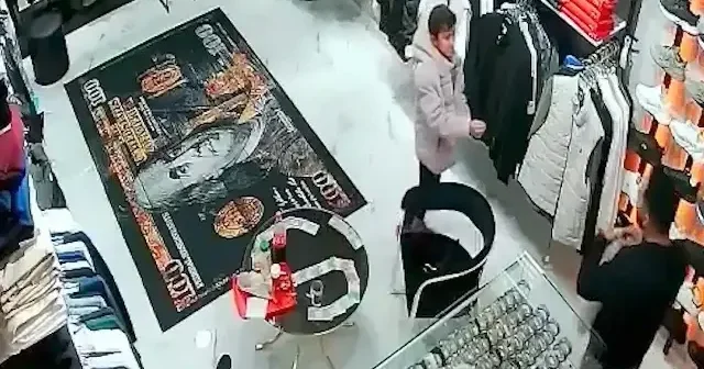 Babasına hediye almak isteyen çocukla esnafın diyaloğu yürekleri ısıttı VİDEO İZLE