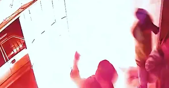 İranlı muhaliflerin camiye molotof kokteyli attığı anlar ortaya çıktı VİDEO İZLE