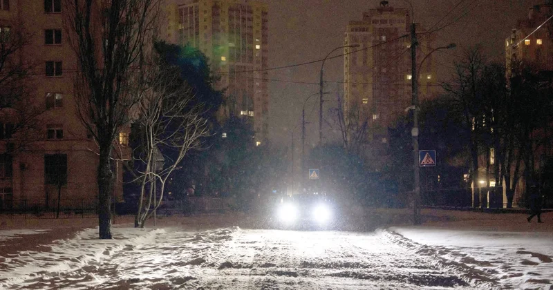 Rusya altyapıyı vurdu... Kiev halkı soğukta elektriksiz kaldı