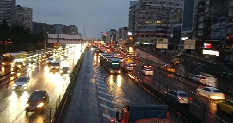 Kar alarmı yaradı: İstanbul trafiğinde şaşırtan yoğunluk haritası
