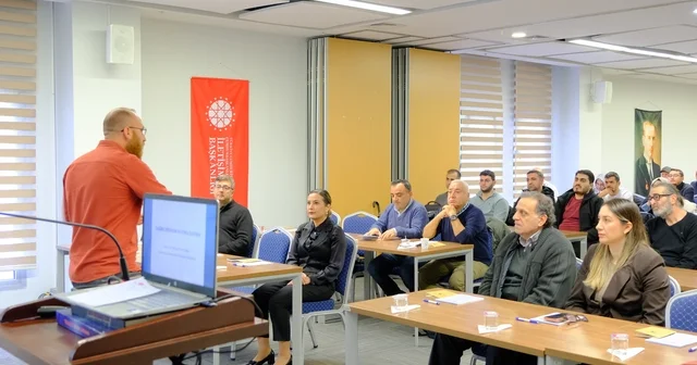 Adana da Diksiyon ve Yapay Zeka Çağında Habercilik eğitimi Adana Haberleri