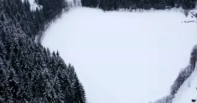 Karagöl dondu ortaya kartpostallık manzara çıktı VİDEO İZLE