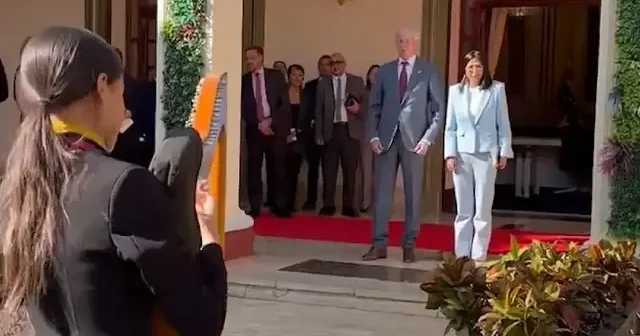 Maduro kaçırılınca başkanlığa getirilmişti: ABD li bakanı törenle karşıladı VİDEO İZLE