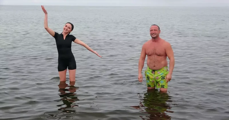 Dondurucu soğukta Van Gölü nde yüzdüler