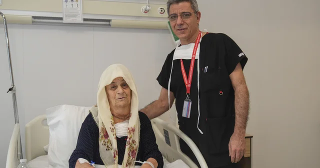 Otuz yıl ertelediği guatr ameliyatında 2 kiloya yakın kitle çıkarıldı Ankara Haberleri