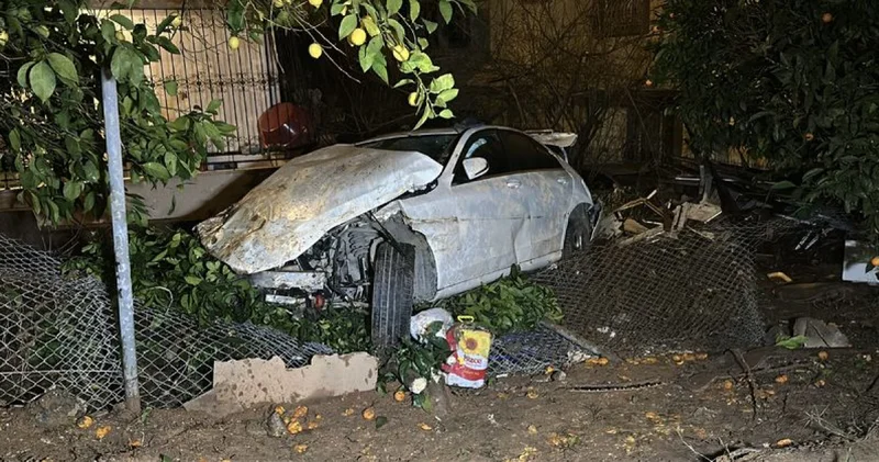 Adana da şarampole devrilen otomobilin sürücüsü öldü, annesi yaralandı