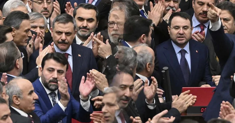 Gidenler değil gelenler AKP lileri şaşırtmış! Kulislerde Mustafa Çiftçi ve Akın Gürlek için bu sözler yankılandı