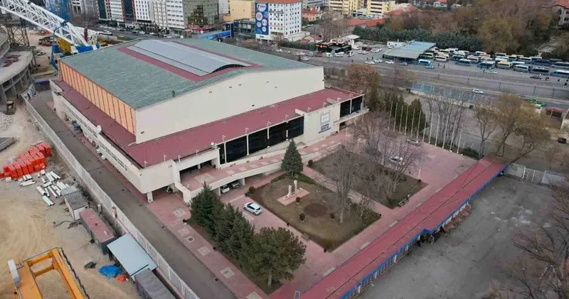 79 yıllık Atatürk Spor Salonu yıkılıyor