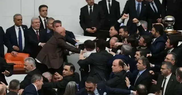 TBMM İdari Amiri Hasan Turan: CHP li Emir ve Başarır Akın Gürlek le tokalaşıp tebrik etti VİDEO İZLE