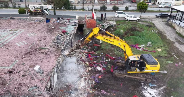 Riskli alan ilan edilen Karasu sahilinde yıkım başladı Sakarya Haberleri