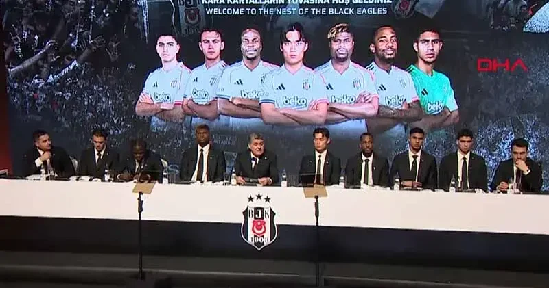 Beşiktaş yeni transferleri için imza töreni düzenlendi