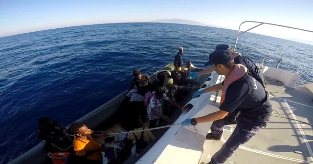 Türkiye nin denizlerinde 5 yılda 103 bin 488 göçmen kurtarıldı Antalya Haberleri