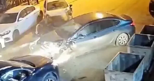 Küçükçekmece’de zincirleme kaza: 5 araç hasar gördü VİDEO İZLE