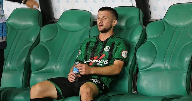 TFF 1. Lig de sondan 3. takım beğenmeyip gönderdiği futbolcuyu havada kaptılar