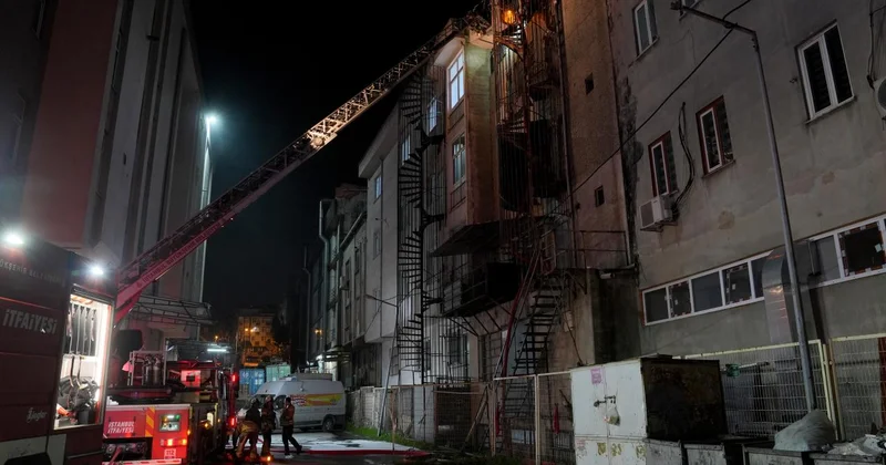 Bağcılar da bir iş yerinde çıkan yangın söndürüldü