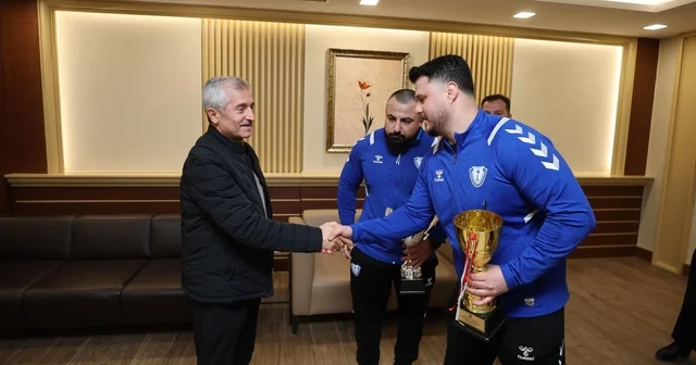 Şahinbey in şampiyon güreşçilerinden büyük başarı Gaziantep Haberleri