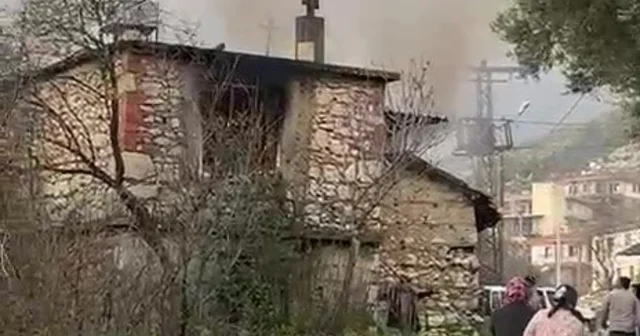 Evinde çıkan yangında ağır yaralanan yaşlı kadın hayatını kaybetti Antalya Haberleri