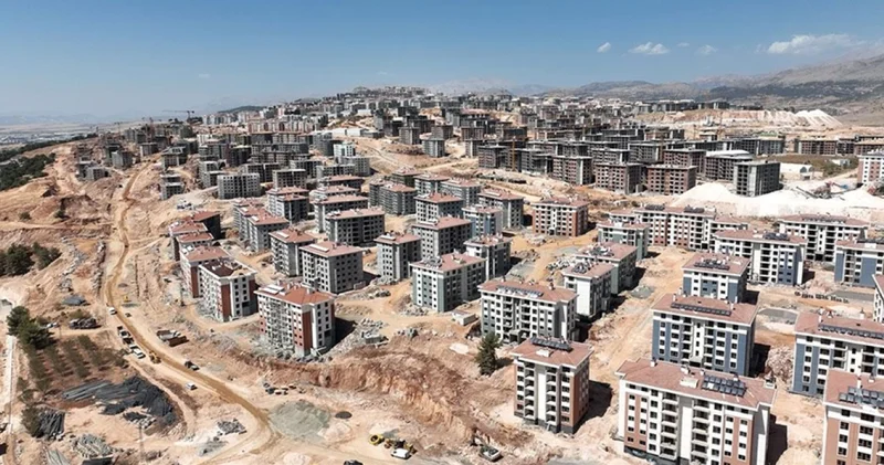 Deprem konutları ödeme planı: Deprem konutu aylık taksit tutarı ne kadar, taksit süresi kaç yıl, konut fiyatları ne kadar, geri ödeme ne zaman başlıyor?