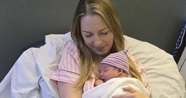 Ünlü sunucu 44 yaşında doğum yaptı: Anne oldum sayın seyirciler!