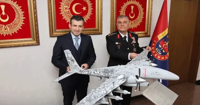 Bayraktar’dan Jandarma’ya anlamlı AKINCI hediyesi: Uçağın beyninde dua var!