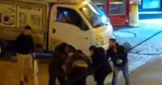 Akrabaların sokak ortasında kavgası kamerada; 2 yaralı Tekirdağ Haberleri
